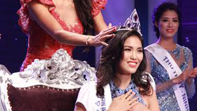 Phút đăng quang của Lan Khuê.