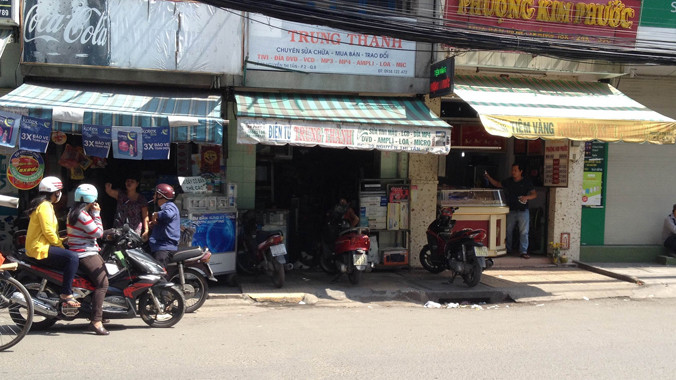 Khu vực anh Khanh bị nhóm cướp dàn cảnh móc túi. Ảnh: Đông Sơn.