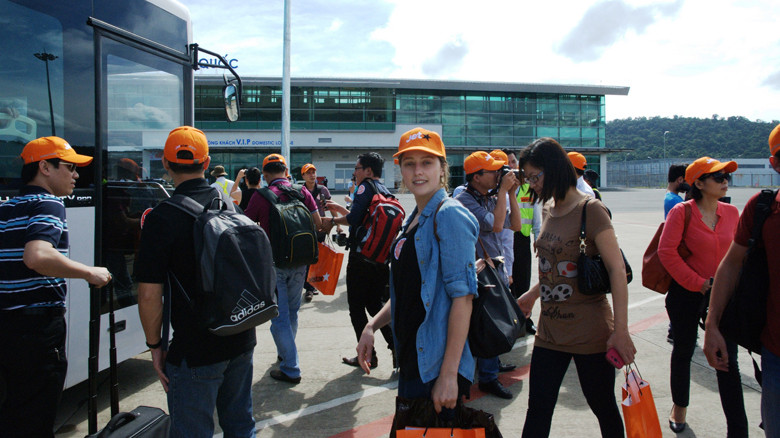Du khách quốc tế đến Phú Quốc trên chuyến bay Jetstar Pacific.