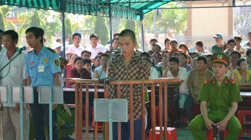 Bị cáo Châu Minh Tường trong phiên xét xử sáng nay, 25/5. Ảnh: Lê Nguyễn