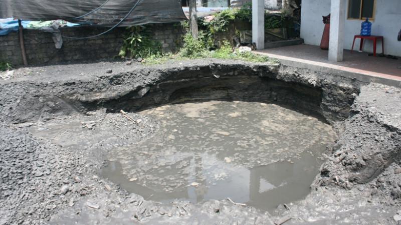 Cẩm Phả: 'Hố tử thần' sâu không đáy nuốt gọn xe Jupiter