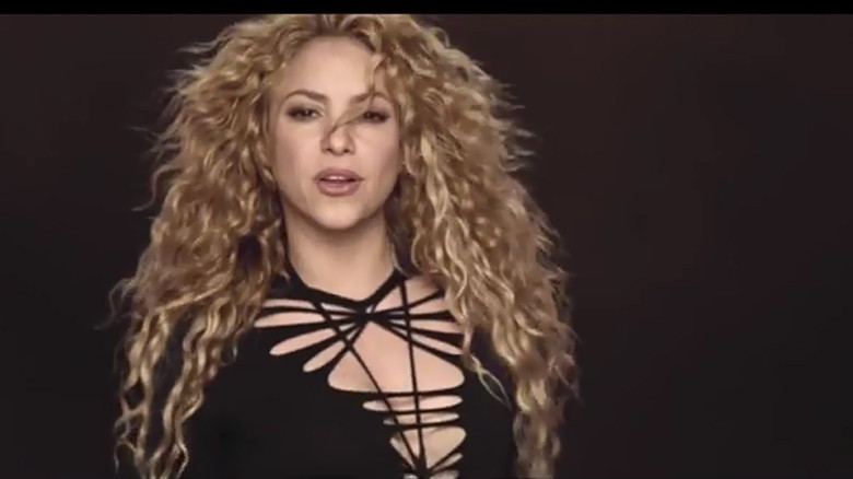 Shakira tung váy hát cổ động World Cup cùng dàn sao bóng đá