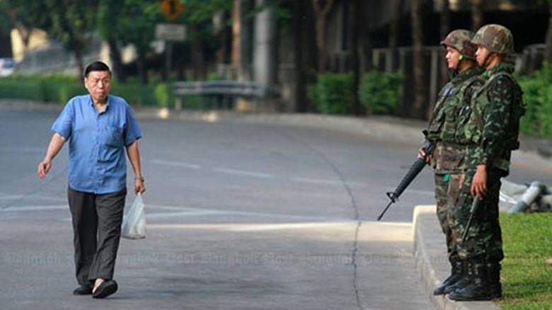 Cận cảnh Thái Lan trong ngày đầu thiết quân luật