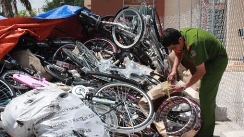 Vô số hàng hóa bị lấy cắp đã được giao nộp Công an phường để hoàn trả các doạnh nghiệp.