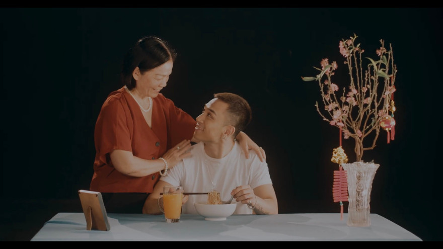 Ca khúc "Con đã về" đầy tâm trạng của Dương Edward khi Tết cận kề