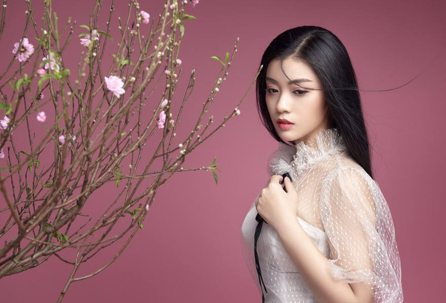 Sao mai Thu Hằng xinh đẹp ra mắt ca khúc mới về Tết