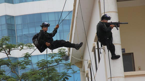 Lực lượng đặc nhiệm luyện tập giải cứu con tin mất tích. Ảnh minh họa