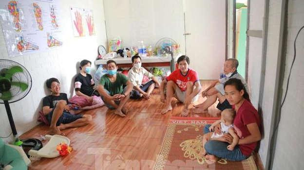 Nhiều người lao động được hỗ trợ quà, tiền thuê nhà. Ảnh minh họa