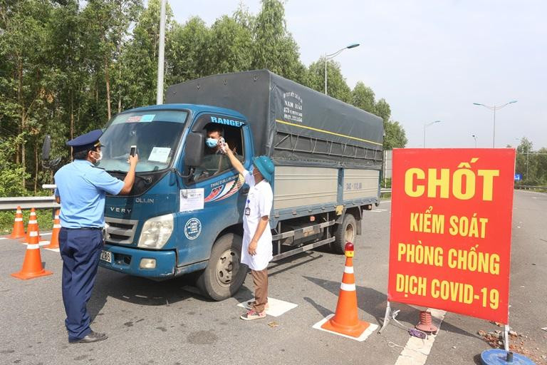 Một chốt kiểm soát trên địa bàn tỉnh Vĩnh Phúc. Ảnh: Thế Hùng