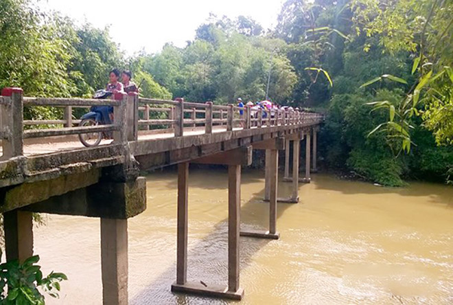 Hiện trường vụ nhảy sông. Ảnh: Nam An