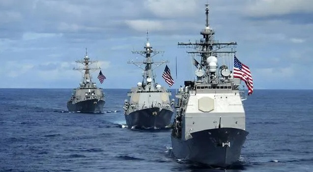 Các tàu chiến Mỹ định kỳ thực hiện hoạt động tự do hàng hải để thách thức những đòi hỏi chủ quyền thái quá của Trung Quốc trên biển Đông. (Ảnh: Reuters)