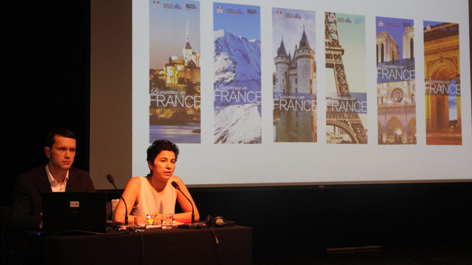 Bà Eva Nguyễn Bình, Tham tán Hoạt động và Hợp tác Văn hóa, ông Olivier Ngo, Phụ trách Học bổng và du học Pháp, Đại sứ quán Pháp tại Việt Nam tại buổi họp báo công bố sự kiện Ngày hội Giáo dục Đại học Pháp.