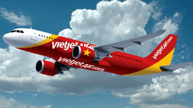 Hai máy bay phải quay đầu vì thời tiết xấu