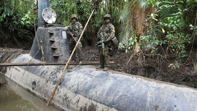 Một tàu ngầm vận chuyển ma túy bị bắt giữ.