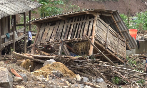 Bản ở Mường La chỉ còn trơ đá sau lũ quét