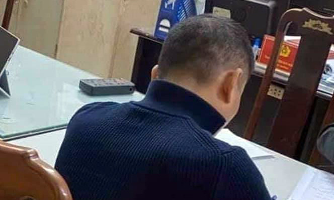 Tài xế xe bán tải bị triệu tập tới cơ quan công an làm việc. Ảnh: Công an Hà Nội