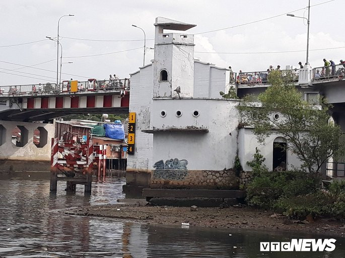 Hiện trường vụ nhảy cầu. Ảnh: VTC News