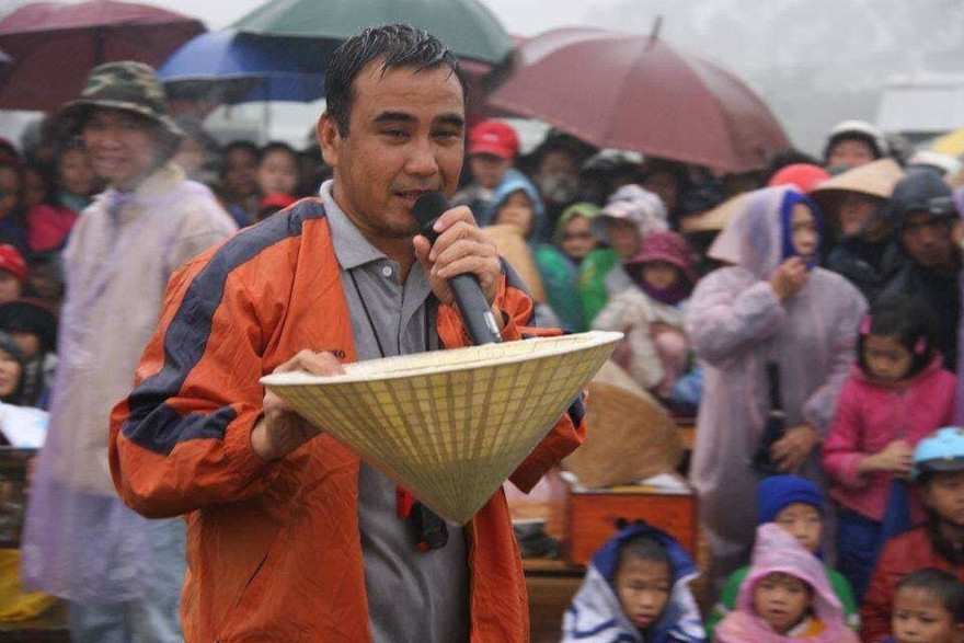 Những hình ảnh quá đỗi quen thuộc và thân thương của MC Quyền Linh.