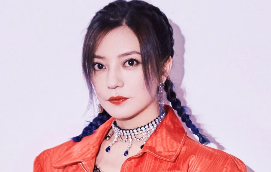 Triệu Vy bất ngờ ‘tái xuất’ sau hơn nửa tháng bị xóa tên khỏi C-biz