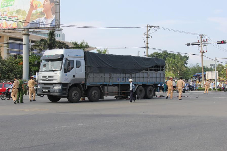 Hiện trường xảy ra vụ tai nạn khiến hai thanh niên tử vong. Ảnh: T.T. 