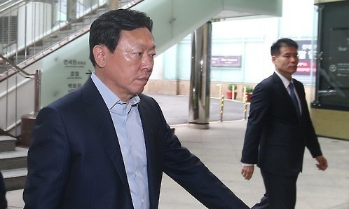 Chủ tịch Lotte Shin Dong-bin. Ảnh: Yonhap News