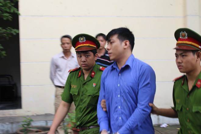 Hoàng Long Sơn tại phiên tòa sáng nay 17/8. Ảnh: Tân Châu