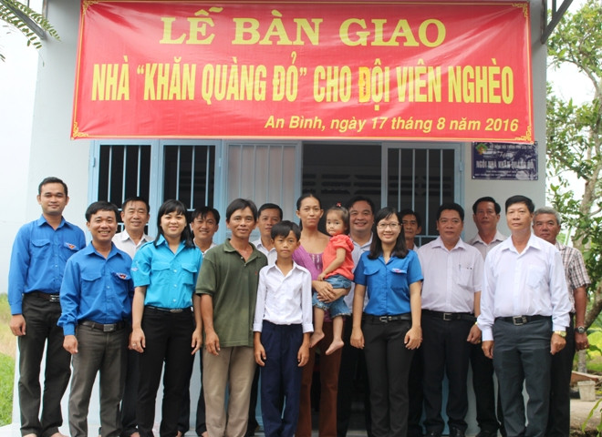 Tặng nhà cho học sinh lớp 5