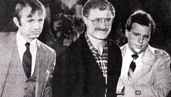 Koecher bị hai đặc vụ FBI áp giải tại New York ngày 27/11/1984.