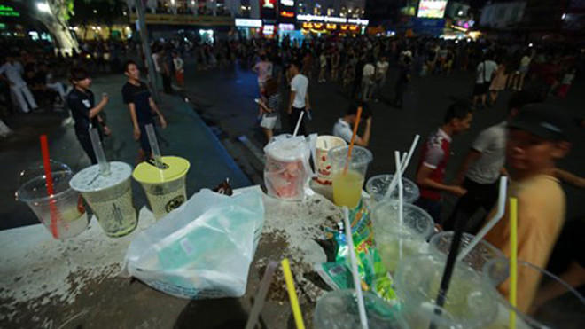 Ngăn chặn nạn xả rác, “chặt chém” trên phố đi bộ như thế nào?