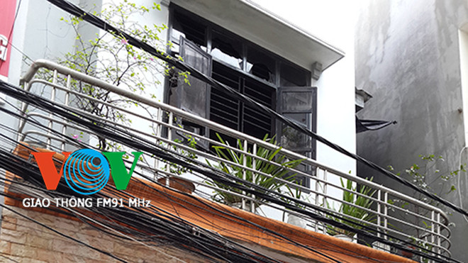 Chập điện, ngôi nhà 2 tầng bốc lửa khói ngùn ngụt 
