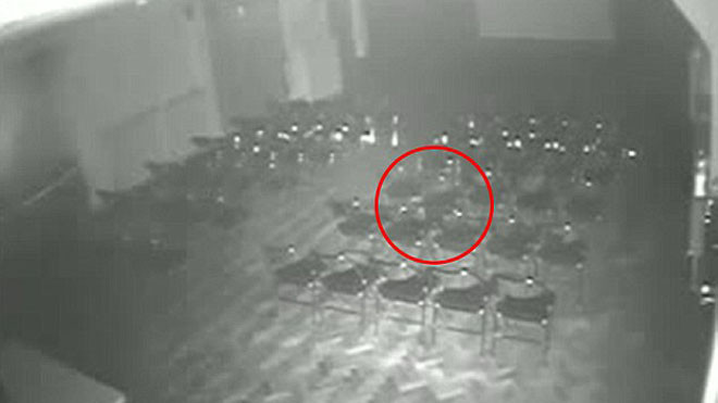 Lạ kỳ chiếc ghế tự di chuyển trong nhà hát