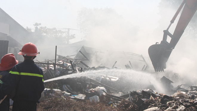 Cháy kho tại công ty gỗ Long Bình