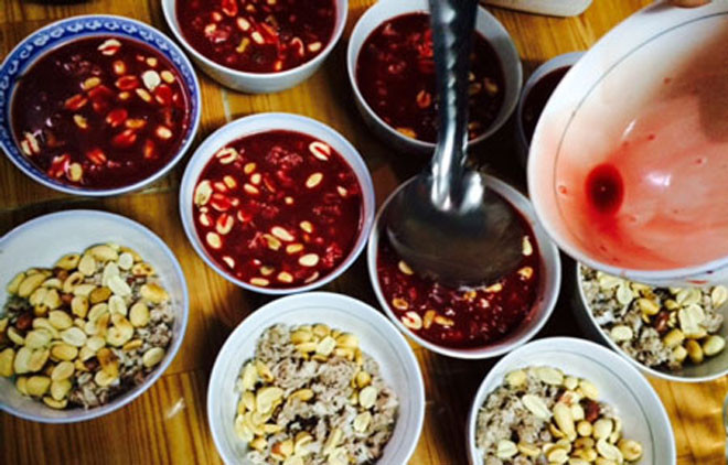 Bộ Y tế khuyến cáo người dân không sử dụng thực phẩm không rõ nguồn gốc; không ăn tiết canh và sử dụng các sản phẩm chưa được chế biến hợp vệ sinh.