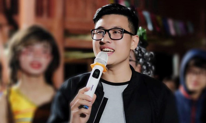 Minh Hoàng là gương mặt khá nổi bật trong câu lạc bộ MC tại Học viện Báo chí và Tuyên truyền.