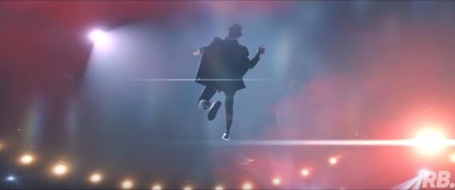 HLV Will.i.am bay lên không trung trong đoạn video ngắn giới thiệu The Voice Anh 2017.