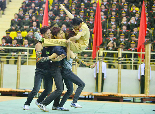 Nữ sinh nổi tiếng với thế võ bay người kẹp cổ 3 thanh niên là thủ khoa kép của Cao đẳng Cảnh sát nhân dân I. Ảnh: Giang Huy.