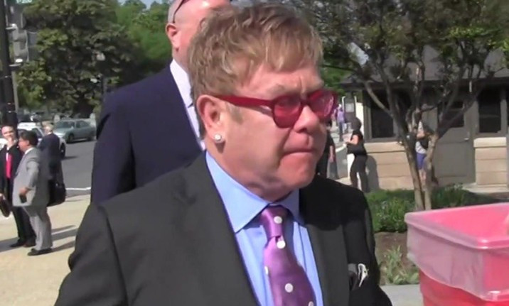 Danh ca người Anh Elton John.