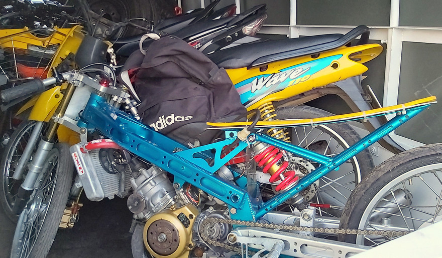 Công an mật phục, nổ súng trấn áp hơn 100 'quái xế' đua xe trên quốc lộ