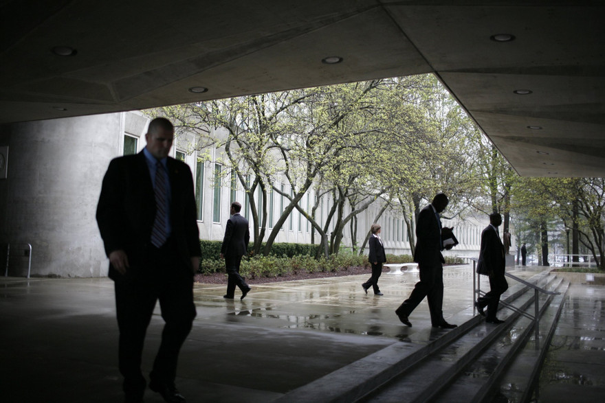 Người tố cáo ông Trump có thể đang làm việc trong ngành tình báo của Mỹ. (Ảnh: NYT)