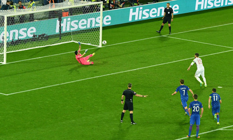 Theo ông Collina, thủ thành Subasic đã phạm luật.