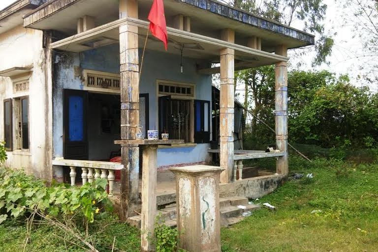 Ngôi nhà nơi xảy ra sự việc kinh hoàng làm một người chết với thi thể biến dạng, một người nguy kịch do mất máu. Ảnh: Ngọc Văn.