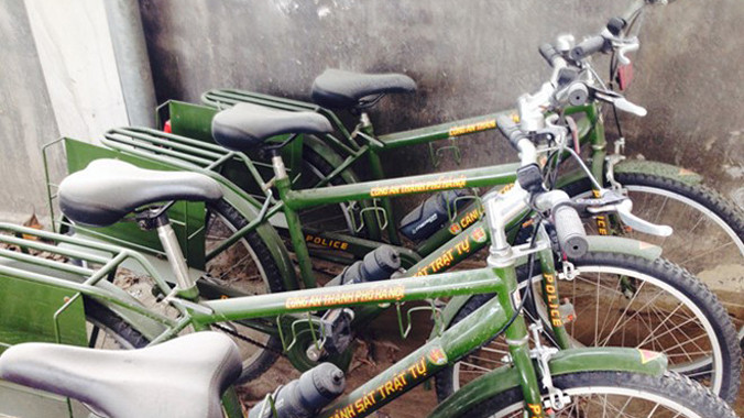 Theo phản ánh của Thanh niên, xe đạp tuần tra của Công an P.Trung Văn (Q.Nam Từ Liêm) bụi phủ kín - Ảnh: An Chiến.