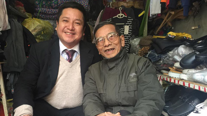 Nghệ sĩ Chí Trung không đành lòng trước cảnh sống nghèo khó, cơ cực của nghệ sĩ già Trần Hạnh.