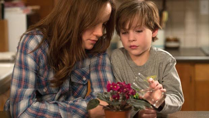 Brie Larson và Jacob Tremblay trong phim "Căn phòng".