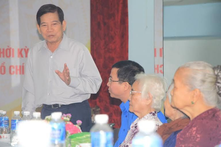 Nguyên Chủ tịch nước Nguyễn Minh Triết ôn lại truyền thống, kỷ niệm quý báu của các thế hệ cán bộ Đoàn đi trước.