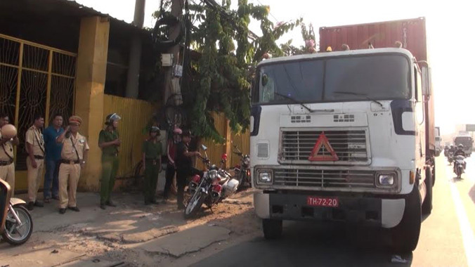 Phương tiện mang biển số đỏ giả.