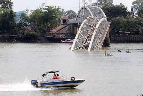 Cầu Ghềnh cũ sẽ phá bỏ để xây mới. Ảnh: Phước Tuấn/VnExpress