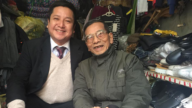 Nghệ sĩ Chí Trung đến thăm nghệ sĩ Trần Hạnh ngày 2/3.