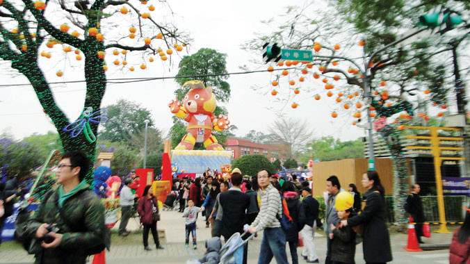 Quang cảnh lễ hội xứ Đài