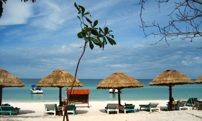 Theo các hãng lữ hành, nhiều nơi như Phú Quốc, Nha Trang… đặt phòng từ vài tháng trước nhưng vẫn không có. 